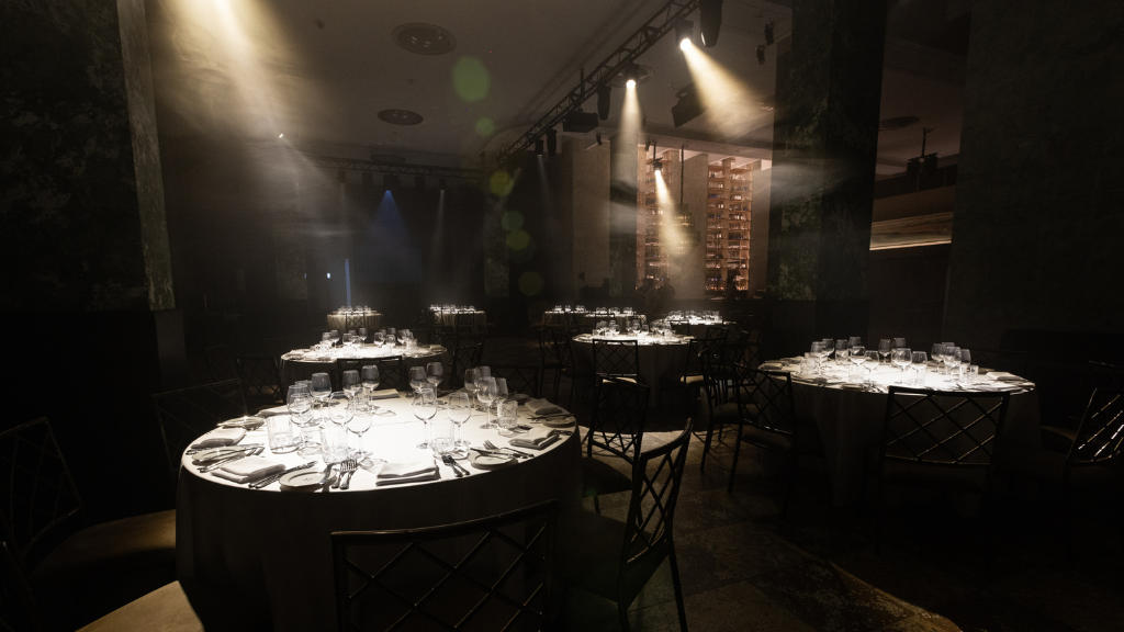 Pinspot table lighting for a wedding