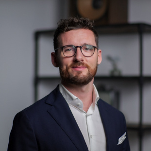 Lo Res Headshot 2023_Andrew Crook v1